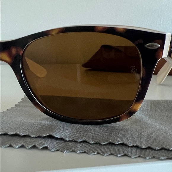 Ray-Ban Tortoise Sunglasses with Brown Case - Picture 8 of 8